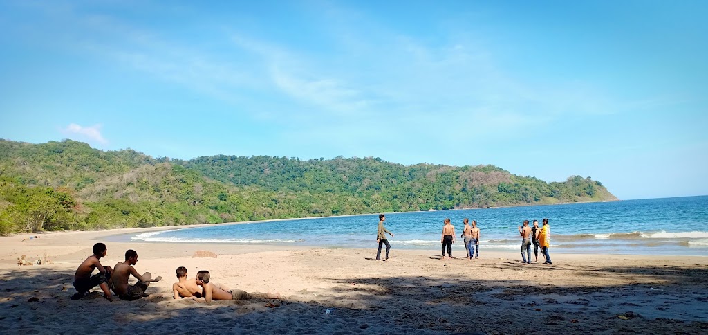 Obyek Wisata Alam Pantai Nanggelan