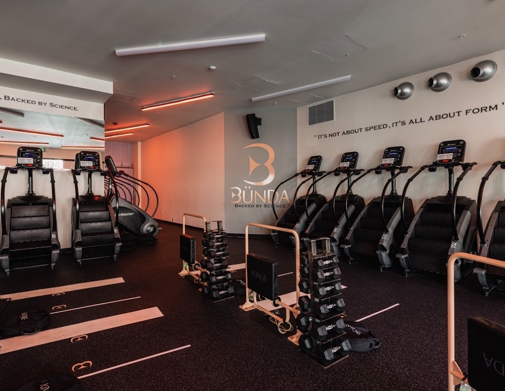  BÜNDA WOODLAND HILLS