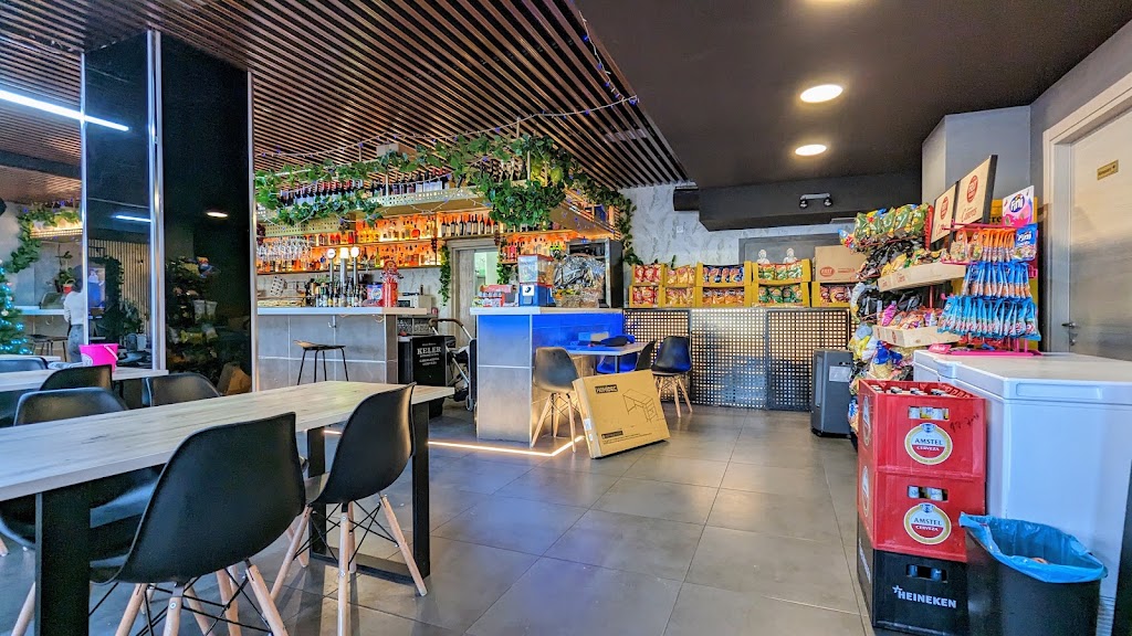 Bar Nearby — Ambiente