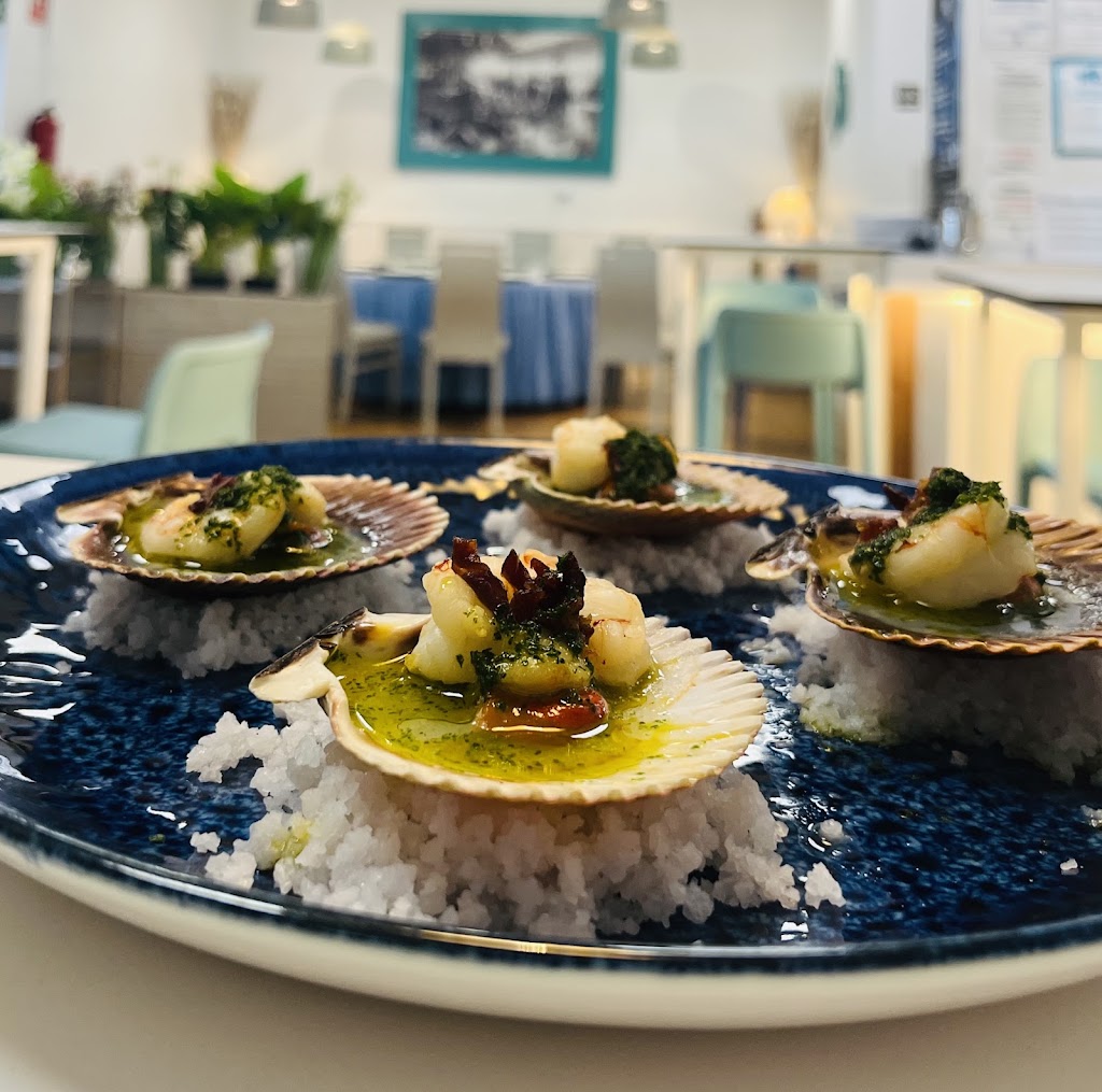Mariscos Castilla Playa — Comida y bebida