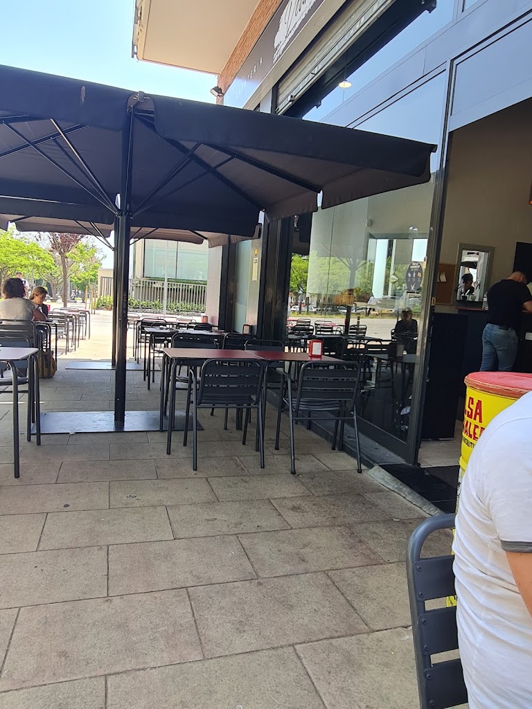 Deunido Restaurant — Ambiente