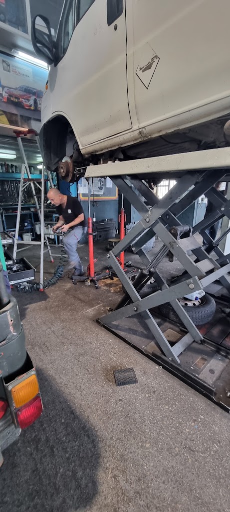 Bosch Car Service Electromecanica del Barrio — Interior