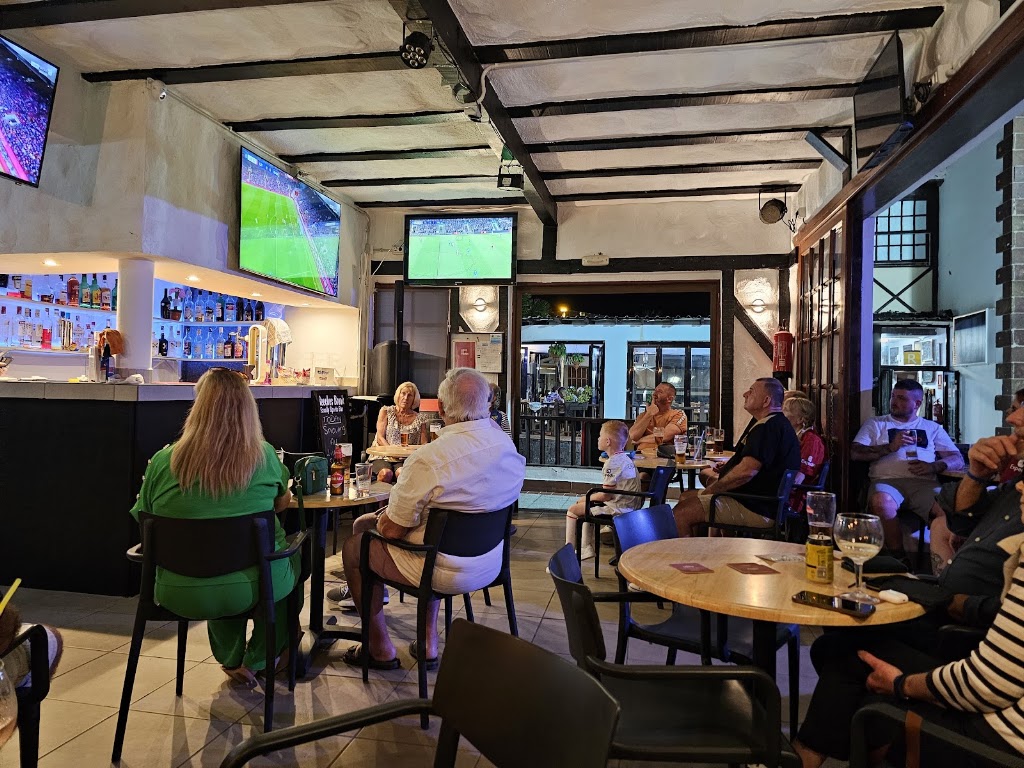 Beeches Brook Family Sports Bar — Ambiente