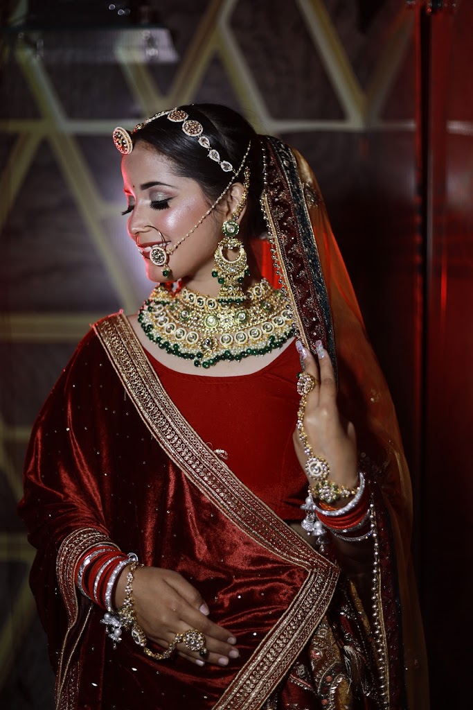 Good Looking Beauty Salon