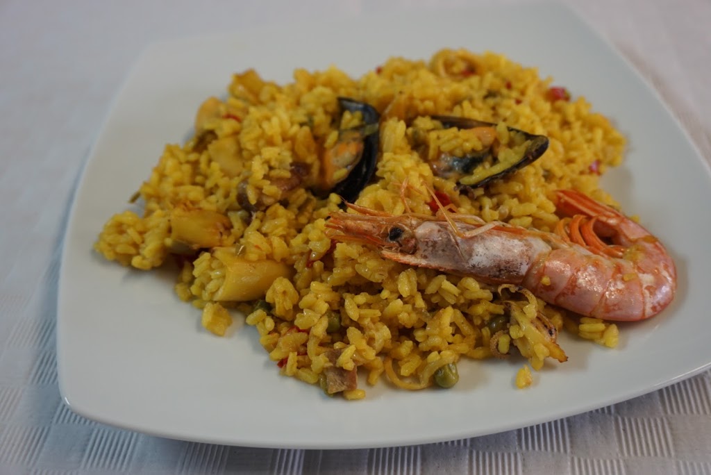 El Comienzo Restaurante — Comida y bebida