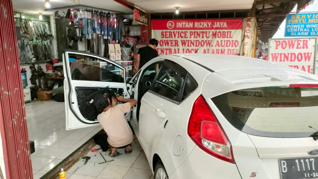 INTAN RIZKY JAYA.Service Pintu Mobil