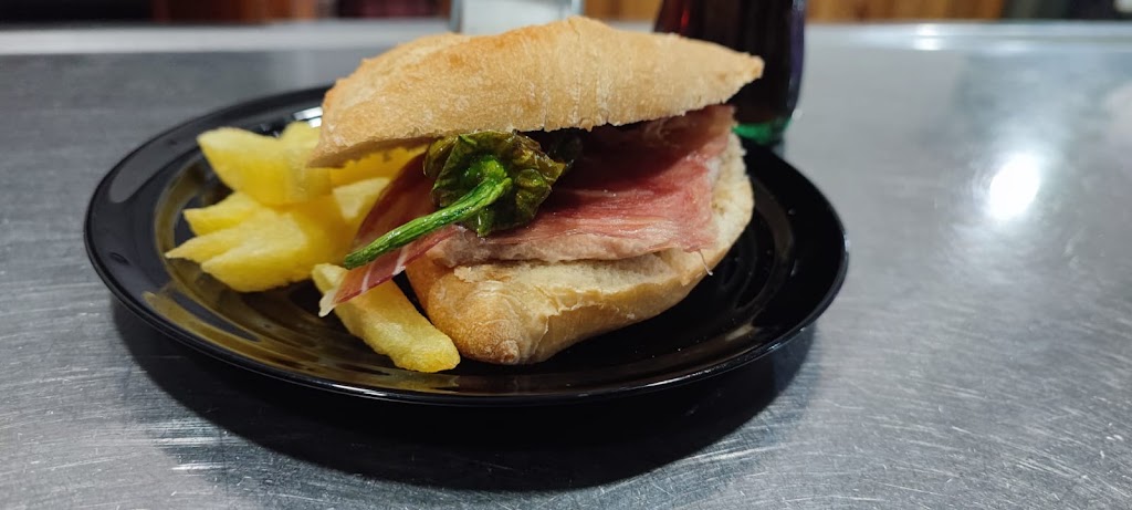Ole tu-cafe-bar-tapas — Comida y bebida