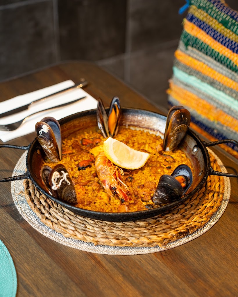 Wine & Food Restaurant — Comida y bebida