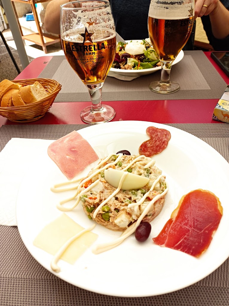 Bar Mini Bar — Comida y bebida