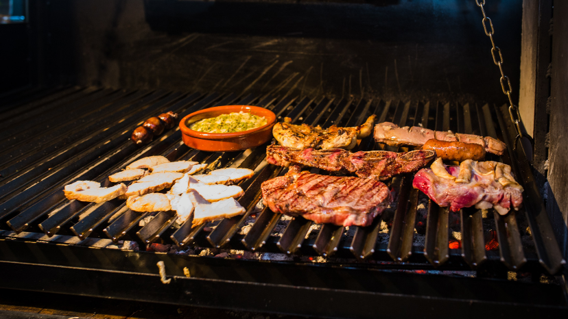 LA PORTENA , Parrilla Argentina — Comida y bebida