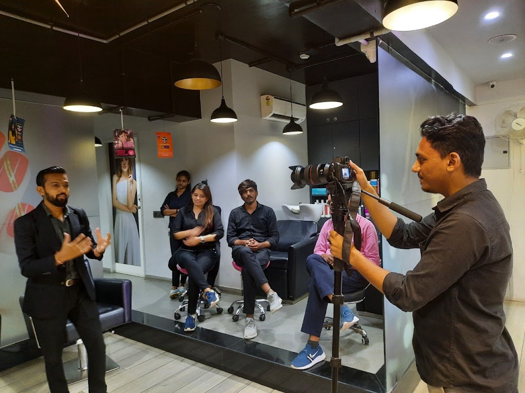 Beautipro Salon Academy Best Hair Skin Makeup Training Academy Bridal Makeup Beauty Salon Academy In Vadodara