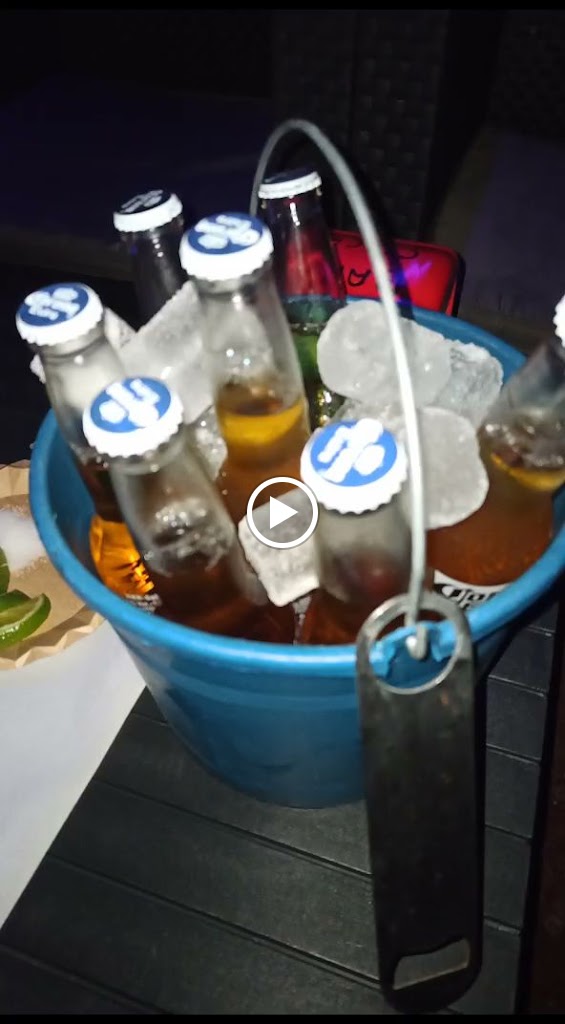 Bar Minekas — Comida y bebida