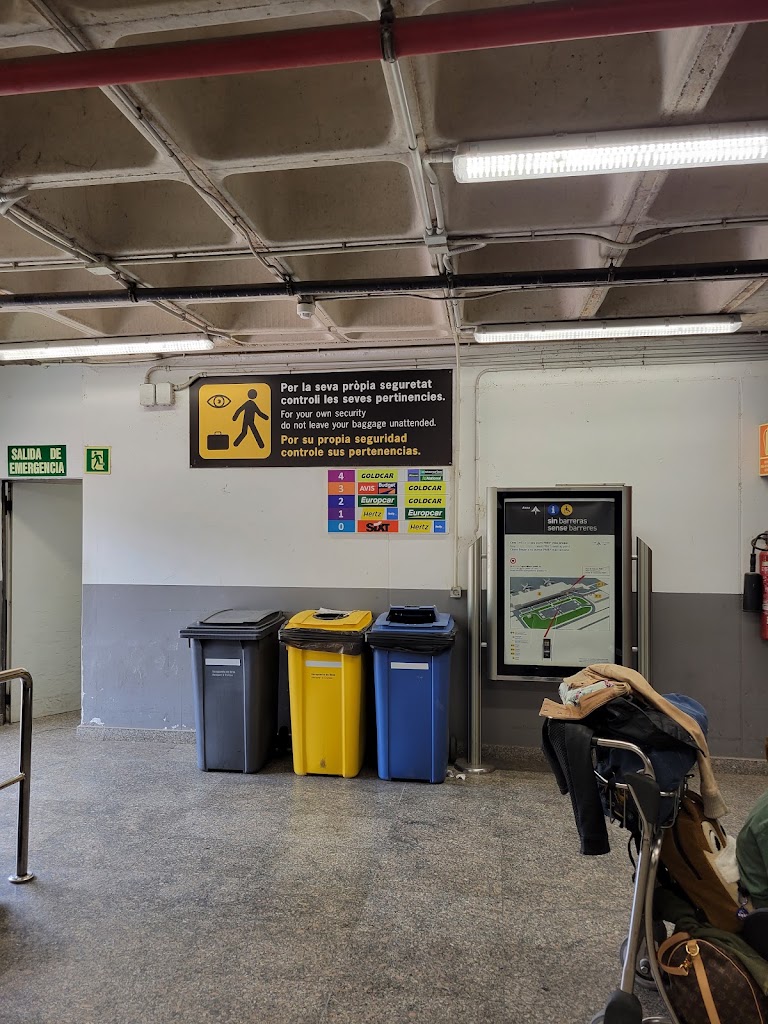 Enterprise Alquiler de Coches y Furgonetas - Aeropuerto de Ibiza — Interior