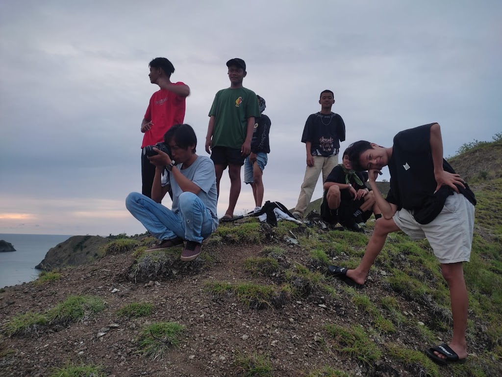 Tempat kemping bukit dan danau padang