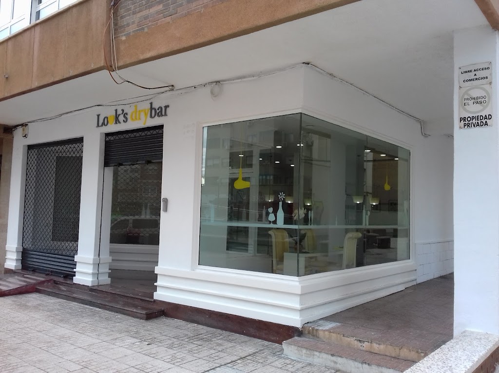 Peluqueria y Estetica. Look's drybar. ESPECIALIZADOS EN Laser — Exterior