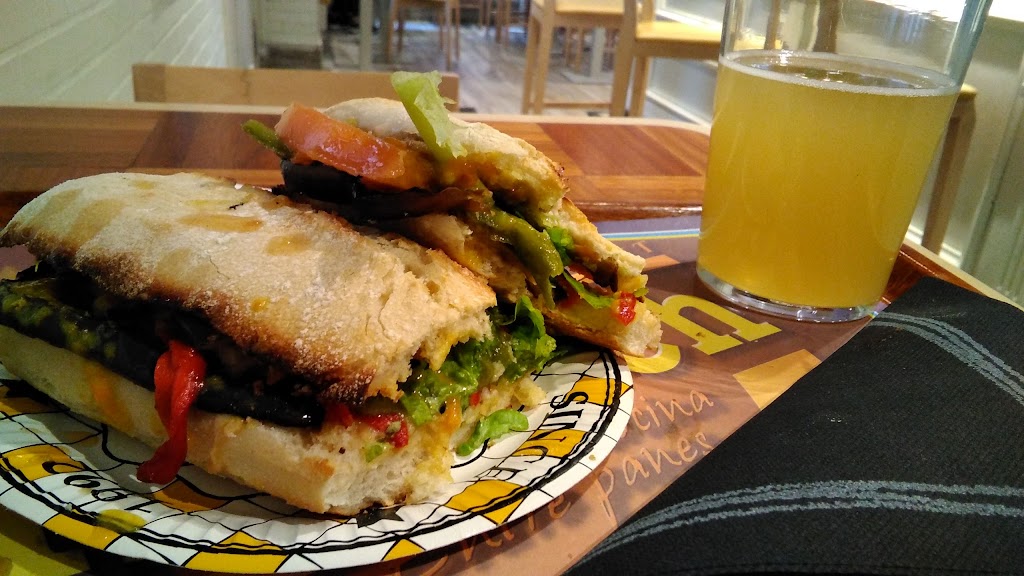 Krunch Las Arenas — Comida y bebida