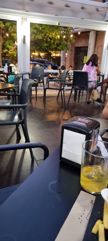 Bar Melmak — Ambiente