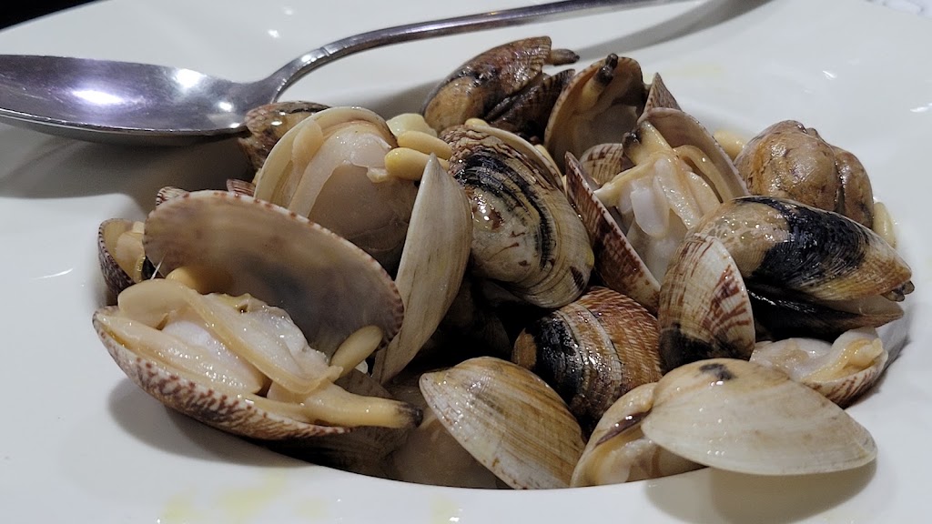 Restaurante D'Lucio — Comida y bebida