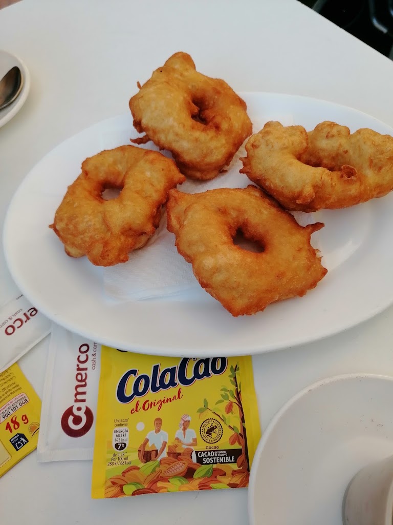 Loli's Bar — Comida y bebida