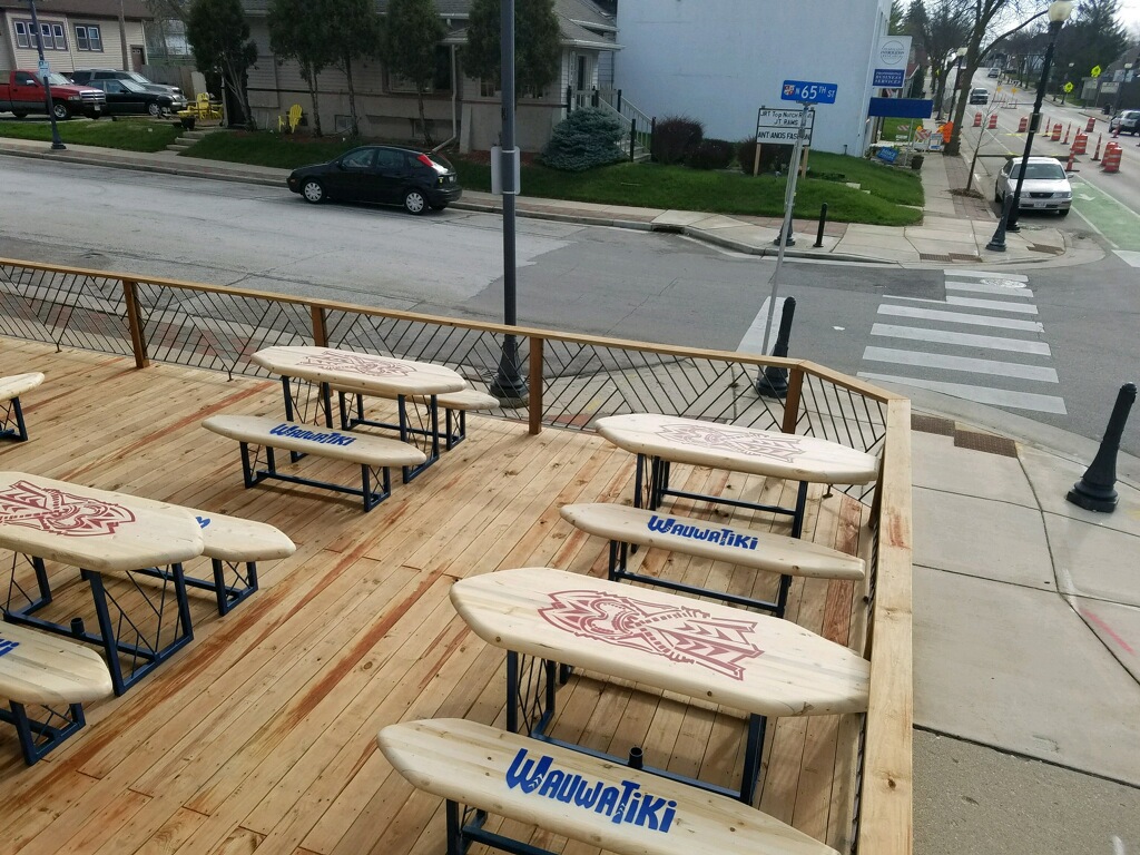  Wauwatiki Bar & Grill