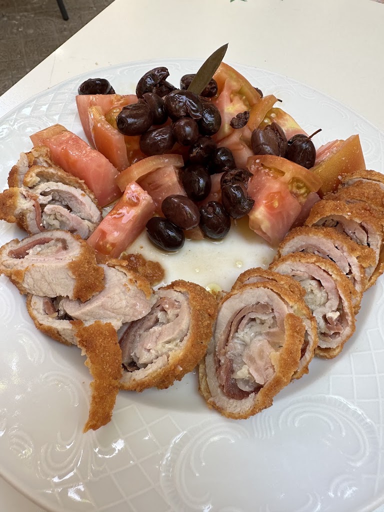 Bar 2 de Mayo — Comida y bebida