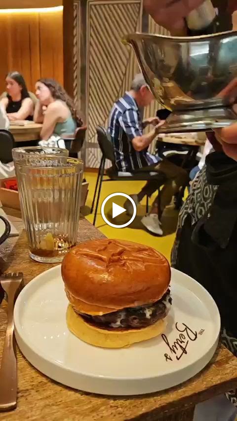 Berty's Burger Logrono — Videos