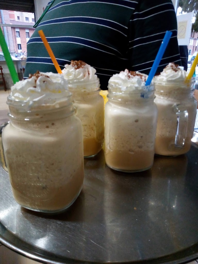 Bar La Maniega — Comida y bebida