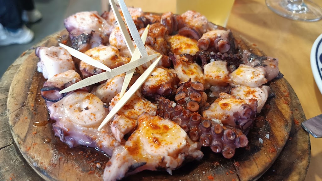 Bar Charra — Comida y bebida