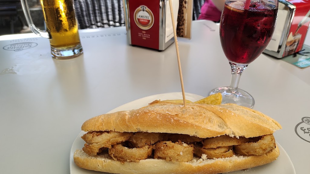 Oasis Cafeteria — Comida y bebida
