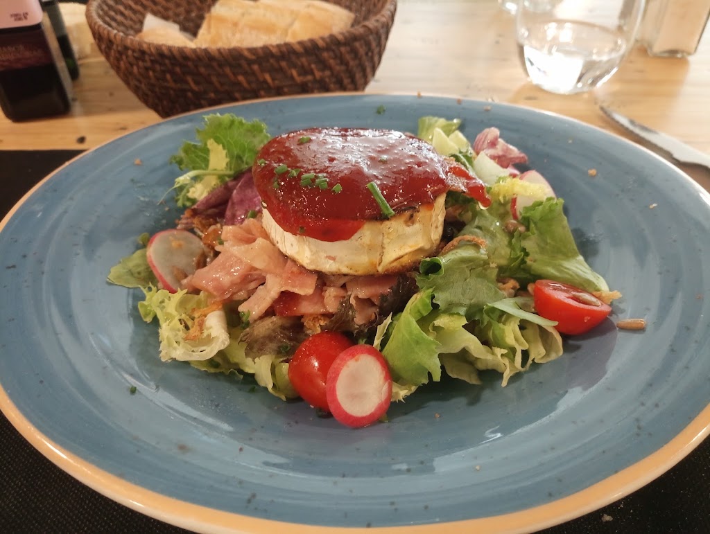 Restaurante de cocina castellana "Meson del Segoviano" — Ensalada de atun