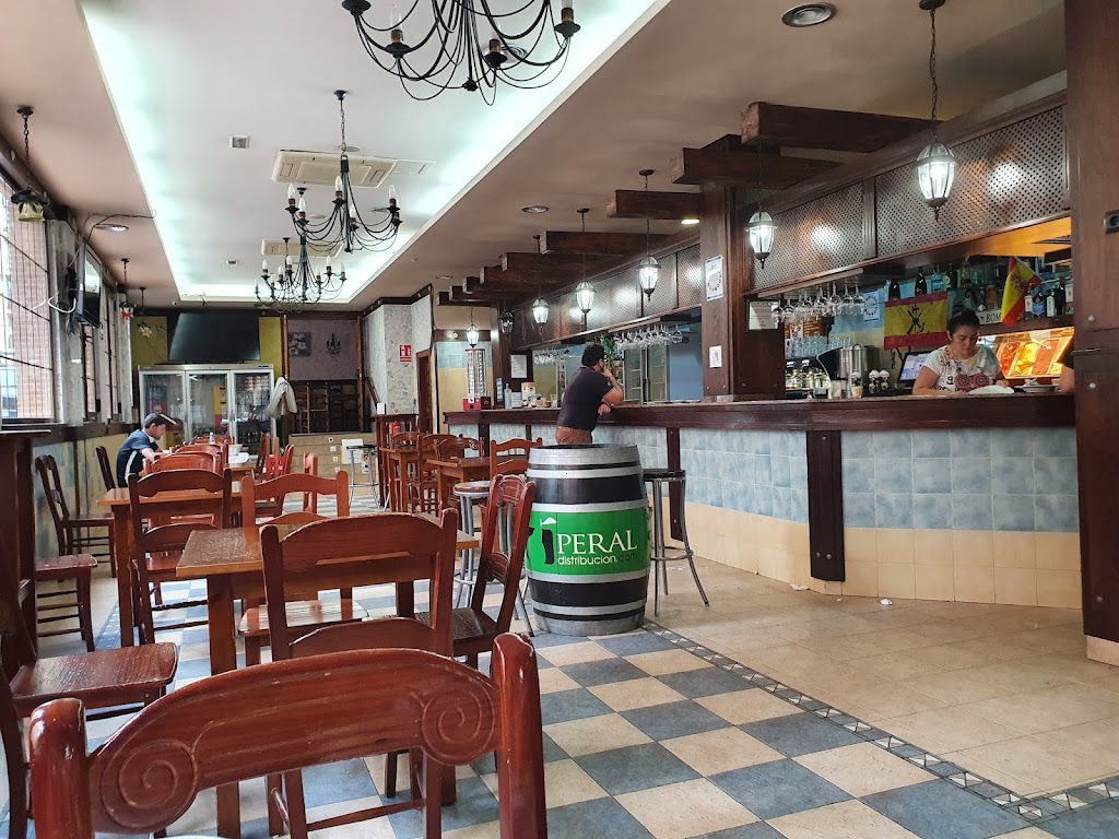 CAFETERIA RESTAURANTE EL BOMBA — Ambiente