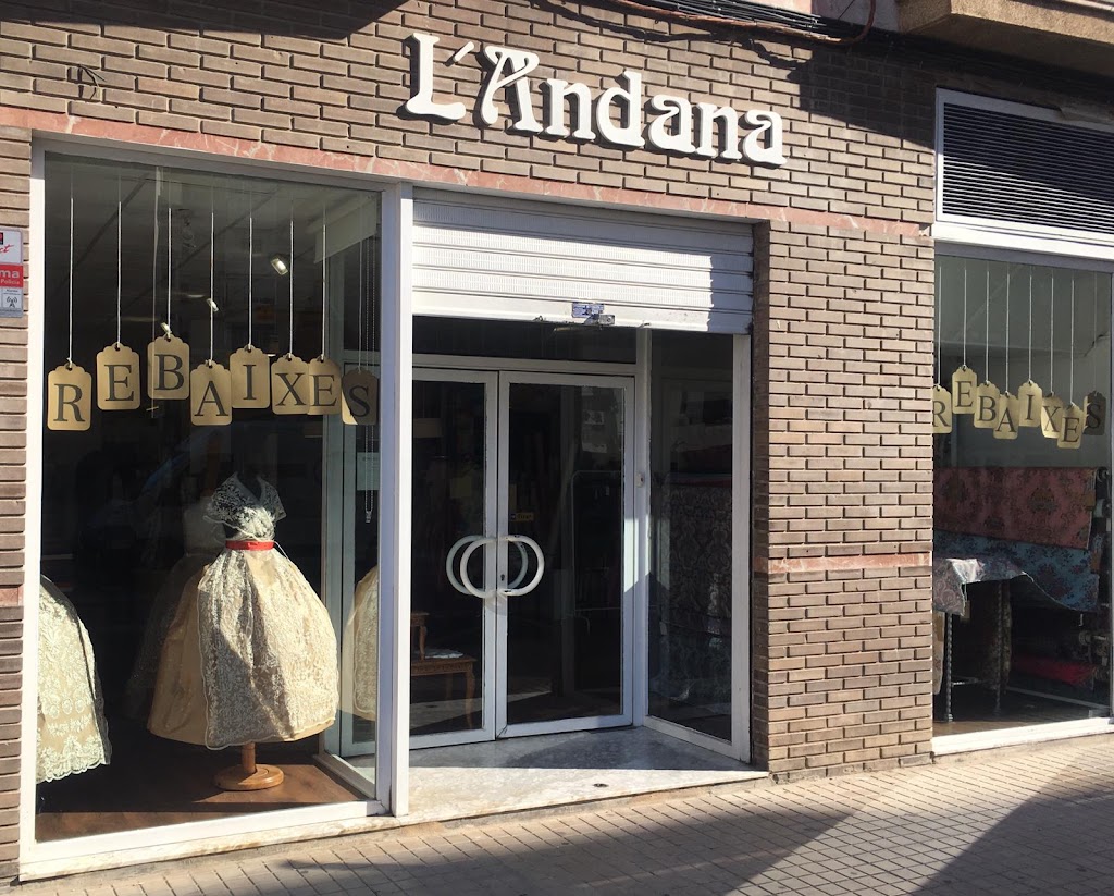 L'andana Indumentaria Valenciana - Alquiler y venta de trajes de fallera y huertana.