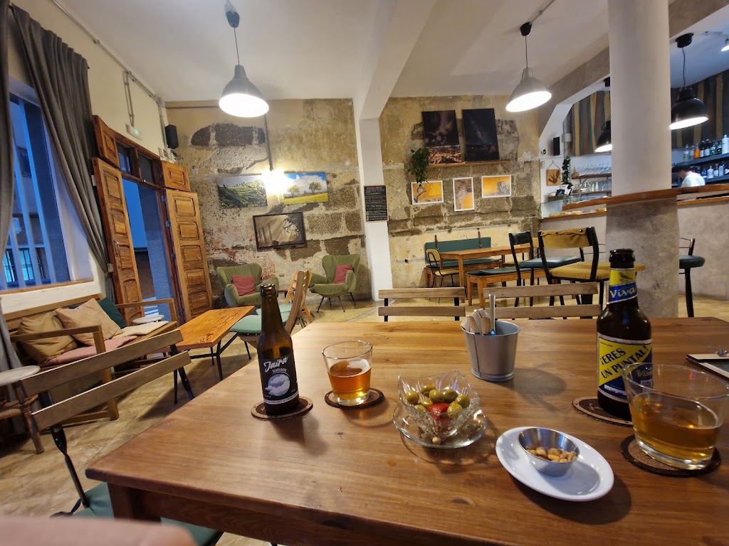 La Inquieta Cafe Bar — Ambiente