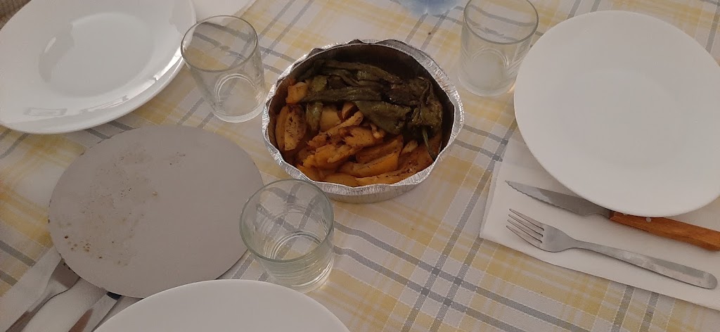 Punto Caliente Navarrete — Comida y bebida