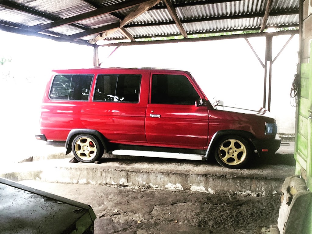 Family motor bengkel mobil