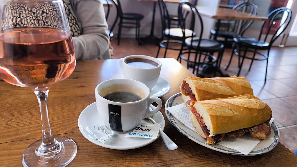 Bar Mortadelo — Comida y bebida