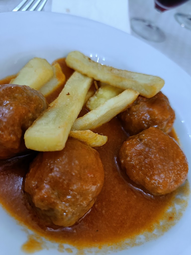 Meson Argalario Lutxana — Comida y bebida