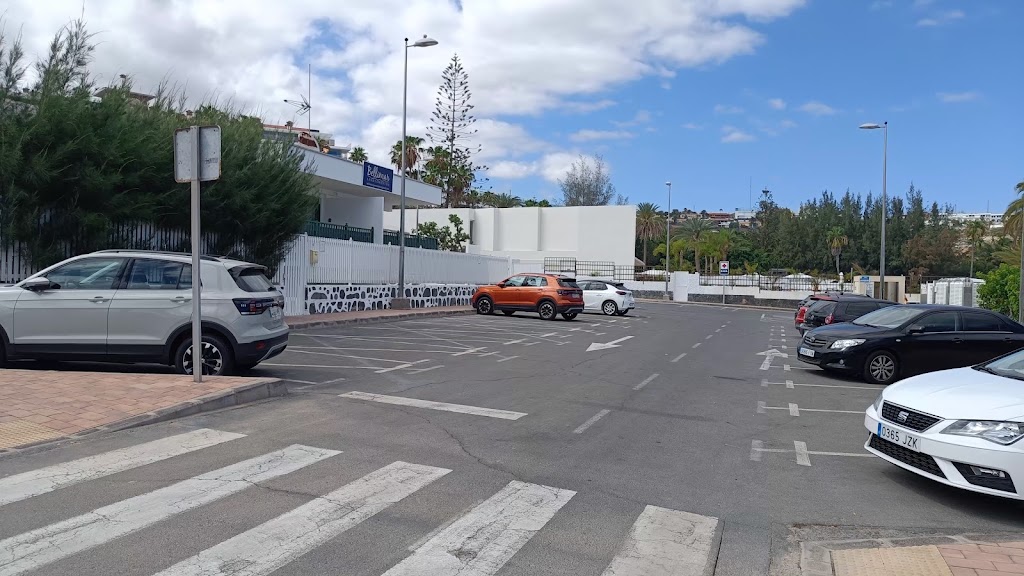 Free parking — Estacionamiento