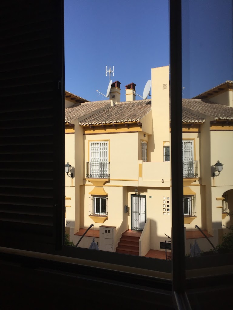 Azalea Beach - El Lago