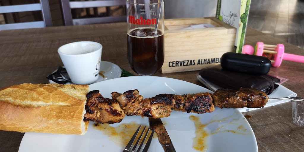 Cafe Bar el Parque — Comida y bebida