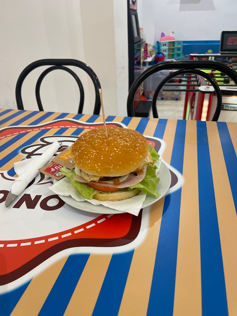 Cafeteria Don Cafe — Comida y bebida