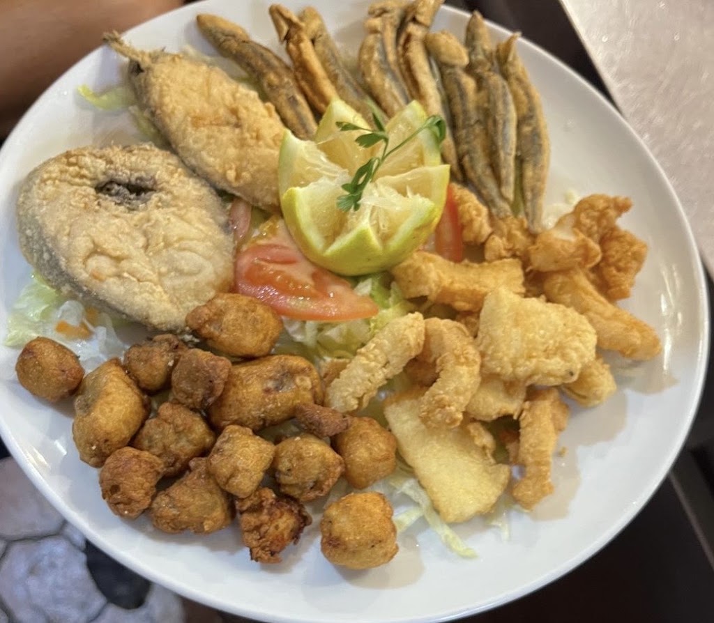 EL CASTILLITO TAPAS BAR — Comida y bebida