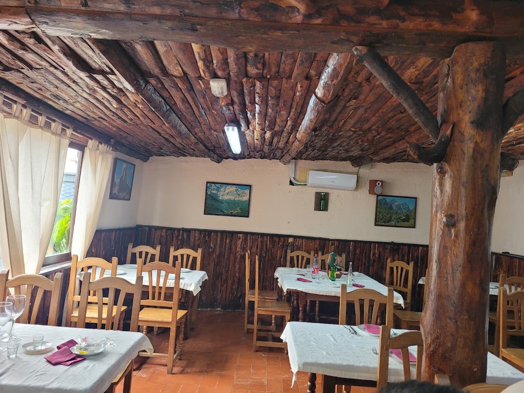 Tasca Restaurante Sidreria Asturias — Ambiente