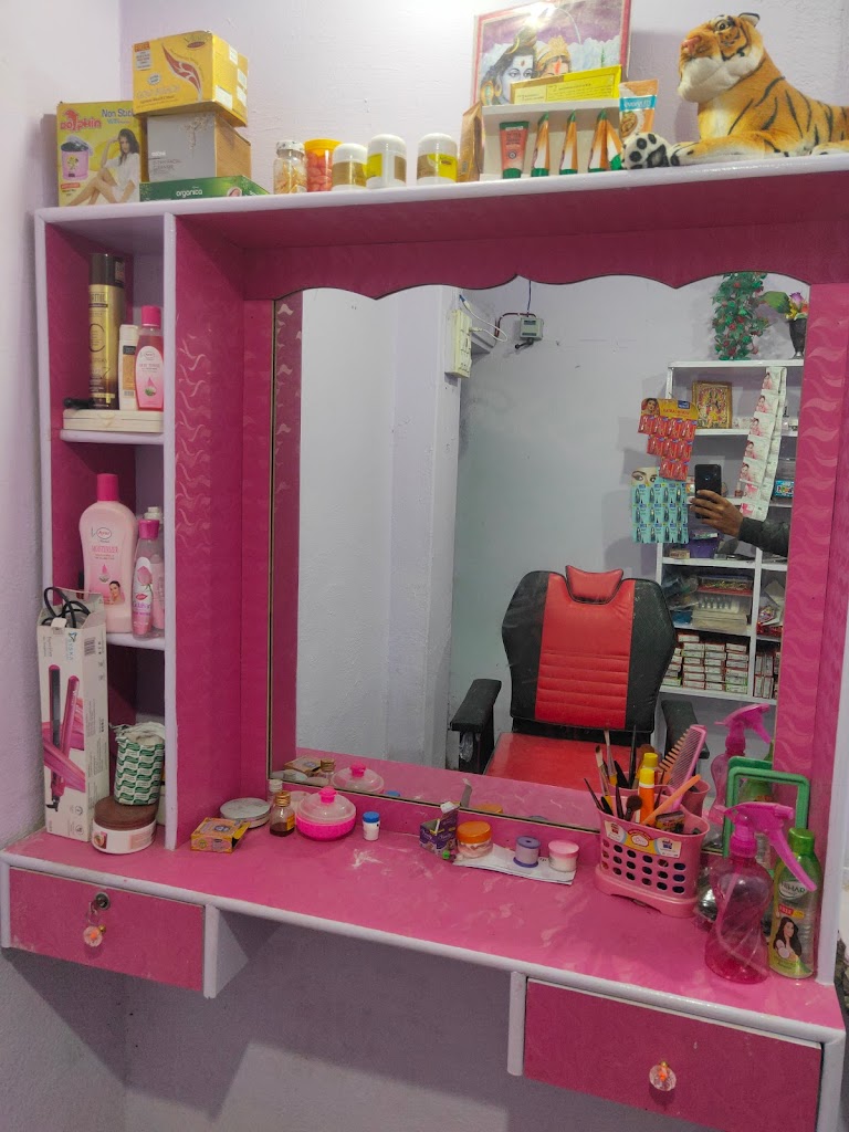 Krishmaa Byuuttii Paarlr