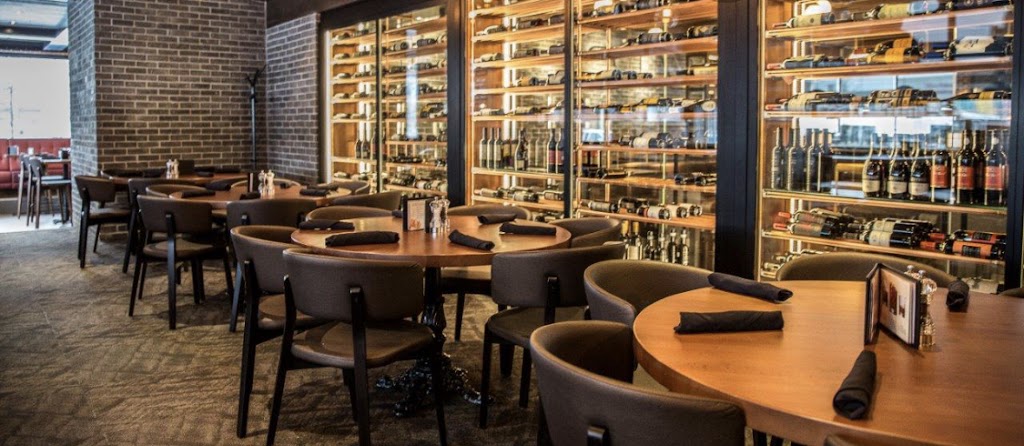 Bâton Rouge Grillhouse & Bar in Oakville