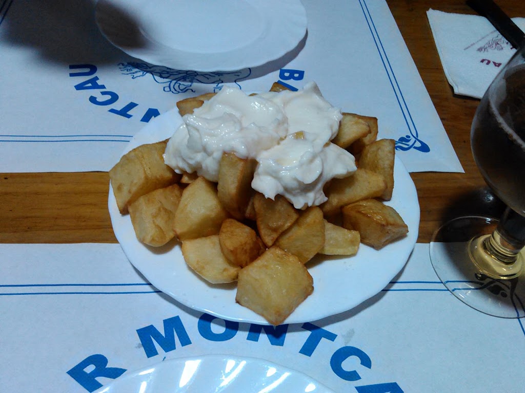 Bar restaurante Montcau — Patatas bravas