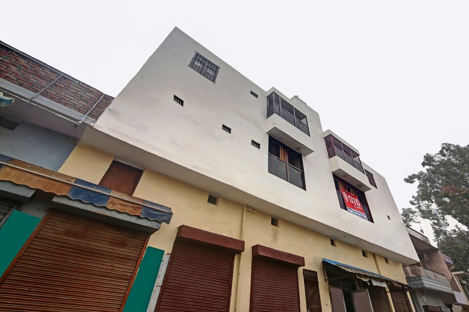 Oyo 85846 Royal Inn