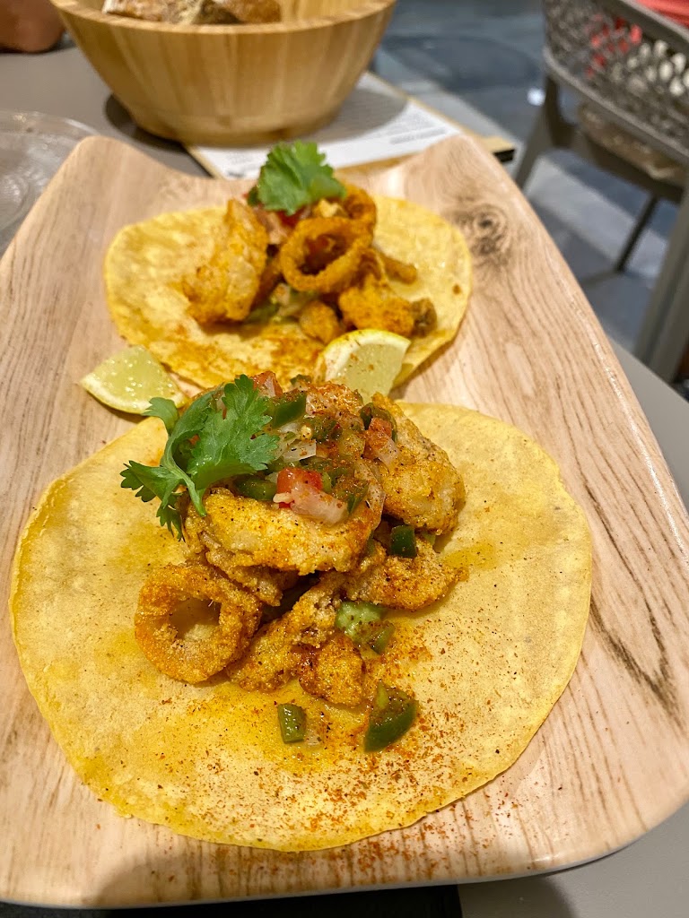 La Perla — Comida y bebida