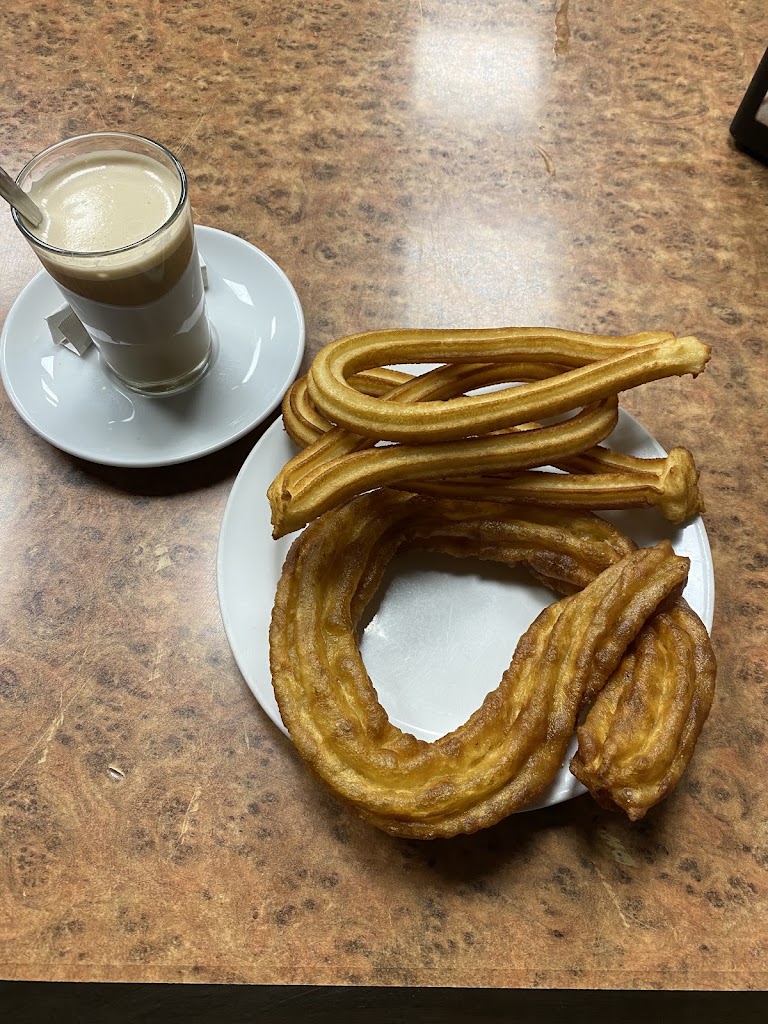 Churreria El Mirador — Comida y bebida