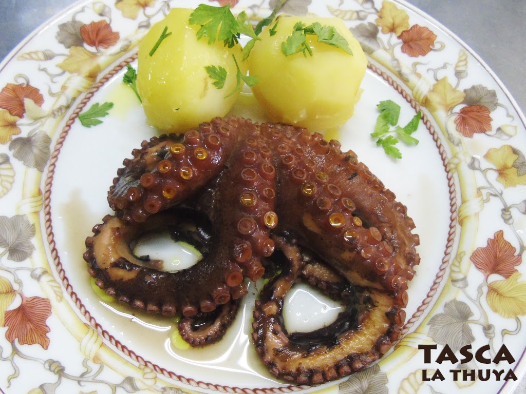 Tasca La Thuya — Comida y bebida